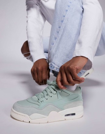 Nike Air Jordan 4 Retro trainers in green and cream