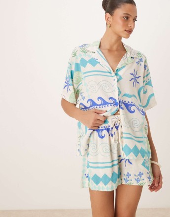 Nobody's Child Jet linen shorts co-ord in white and blue